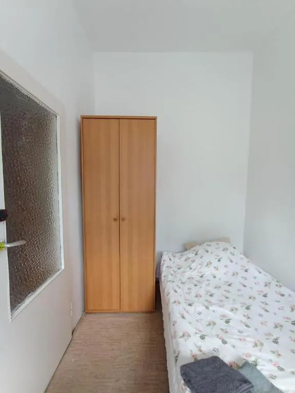 Homestay Apartrooms Rondo Onz Dnf 39 Grzybowska Warsaw